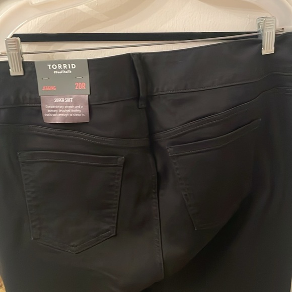 Torrid super soft skinny jeggings (functional pockets!) - Picture 4 of 5